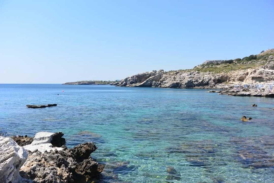 Hotelbucht, glasklares Wasser Hotel Kalithea Horizon Royal