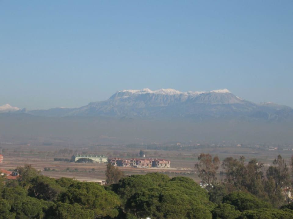 Schnee auf den Bergen Voyage Belek Golf & Spa
