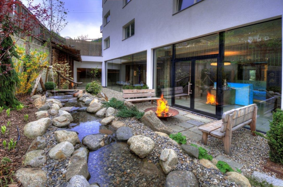 Saunagarten STROBLHOF Active Family SPA Resort