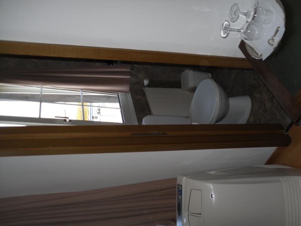 Bad, Schiebetür liess sich nicht schliessen Hotel Minotel Weisses Rössli