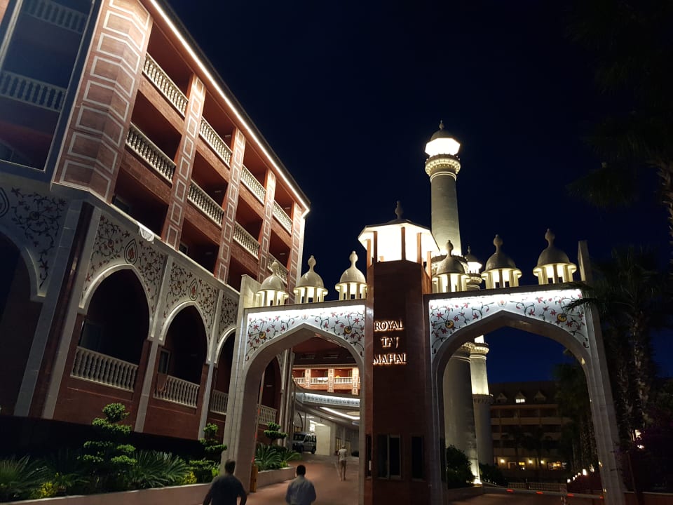 Außenansicht Royal Taj Mahal Hotel