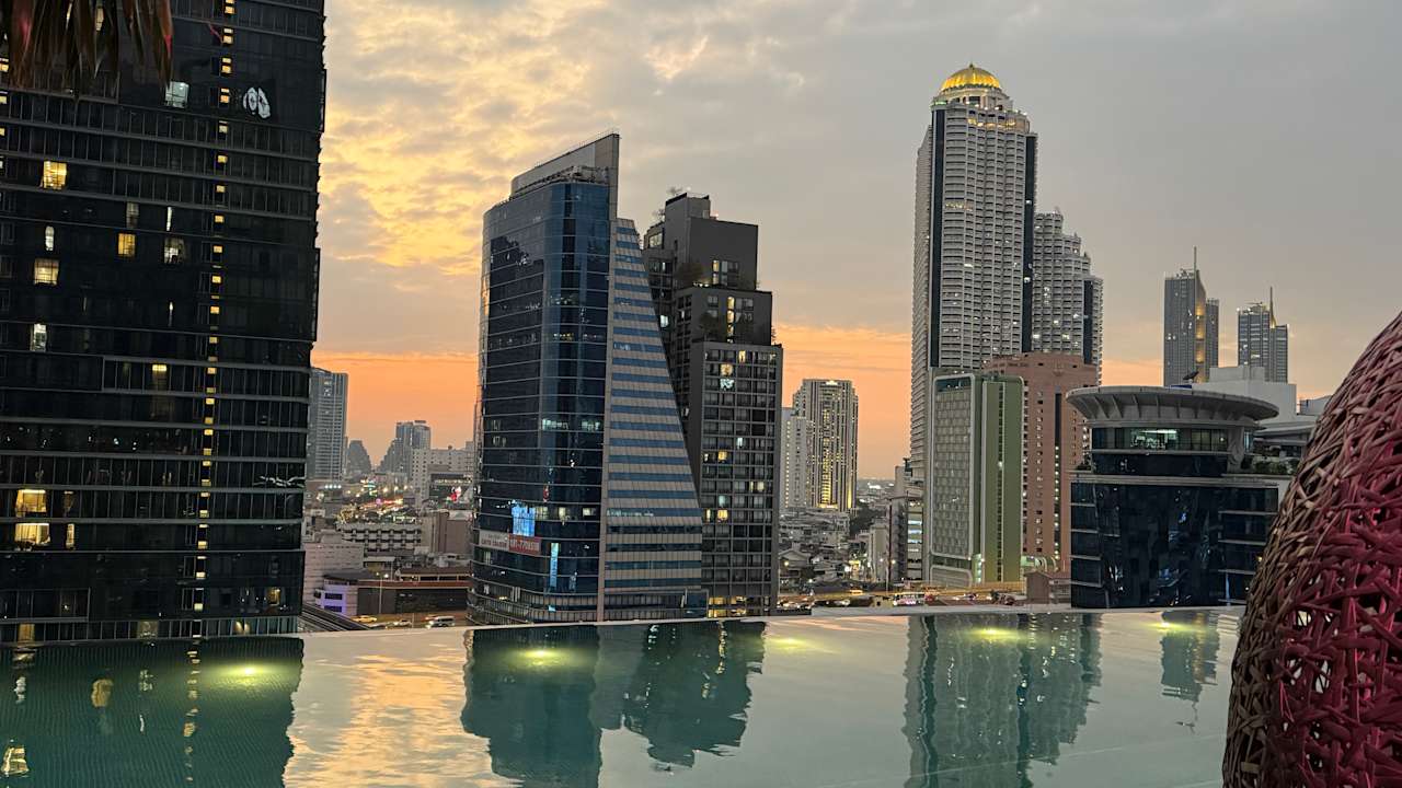 Außenansicht Eastin Grand Hotel Sathorn