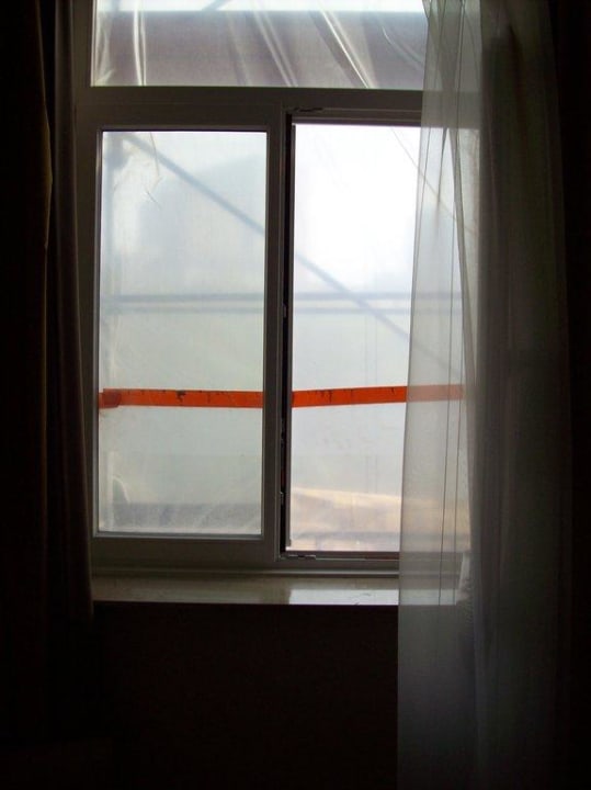 Abgeklebte Fenster  Le Méridien Frankfurt