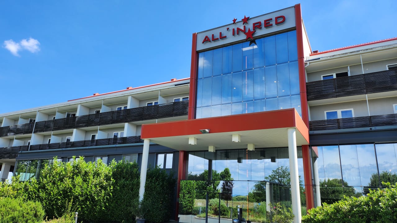 Außenansicht All In Red Thermenhotel