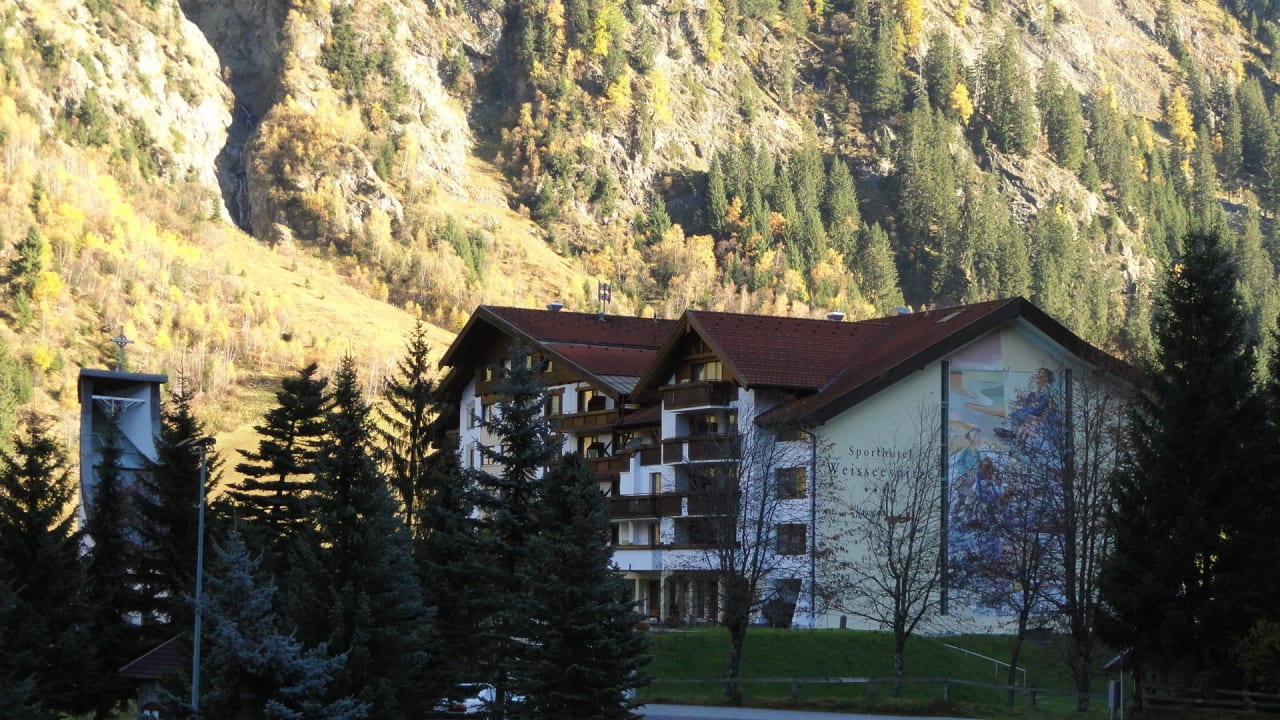 Außenansicht Hotel Weisseespitze