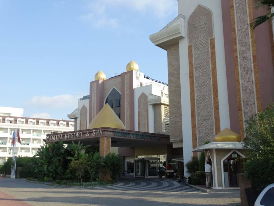 Haupeingang Adalya Resort & Spa - Adults Only