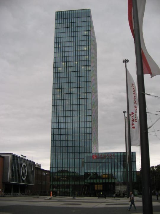 Hotelansicht aus Richtung Messeplatz HYPERION Hotel Basel