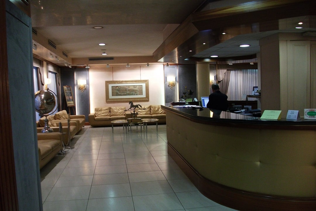 Die Rezeption  Hotel Mondial