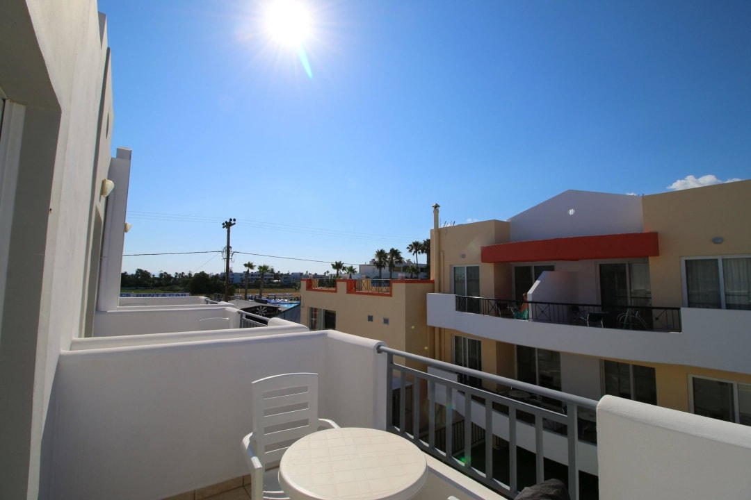 Ausblick Balkon (Südseite) Sentido More Meni Residence & Suites