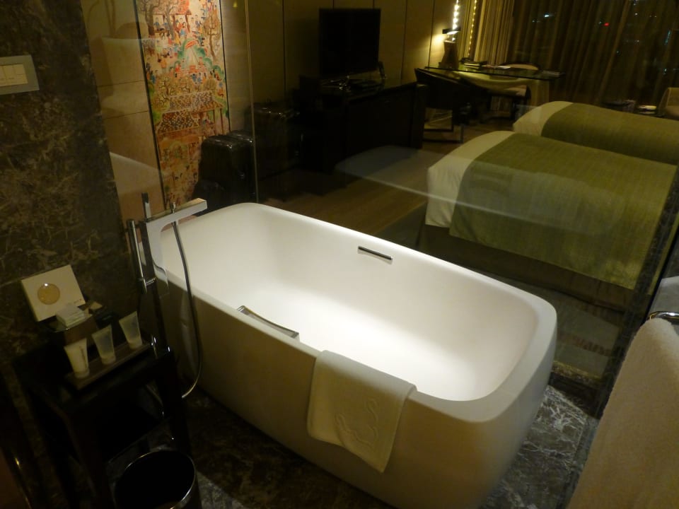 Executive Room Nr. 1252/Wanne mit Blick ins Zimmer Siam Kempinski Hotel Bangkok
