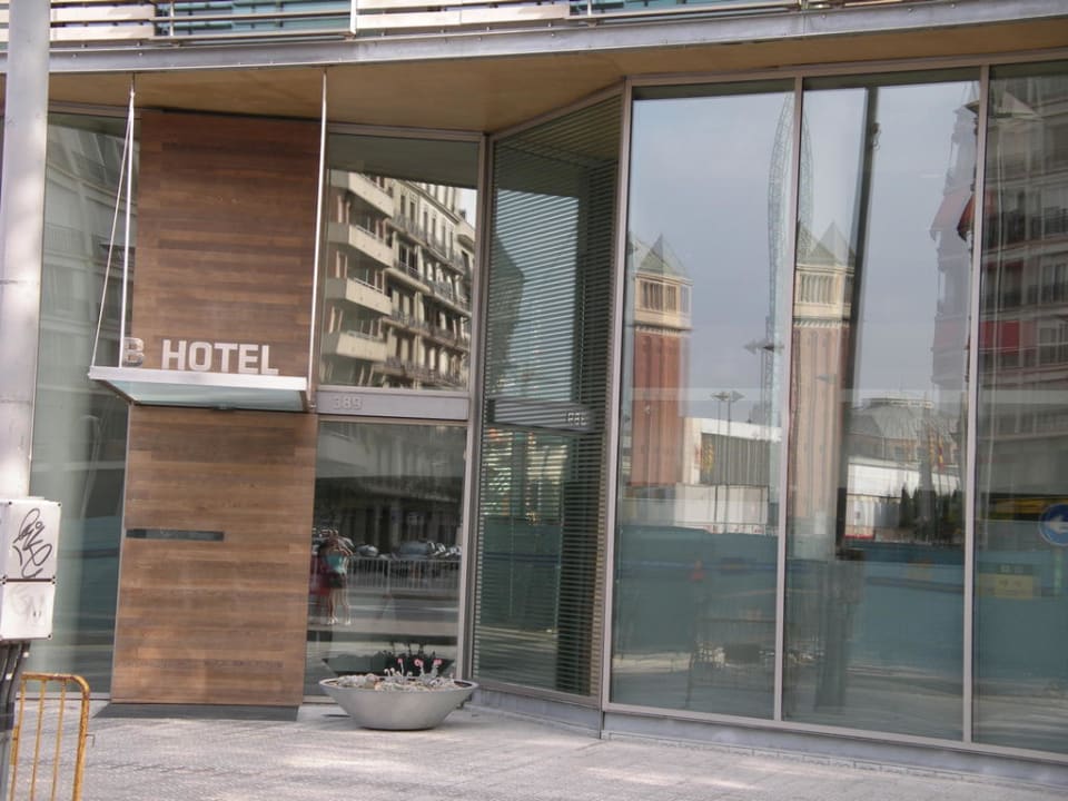 Entrance B - Hotel