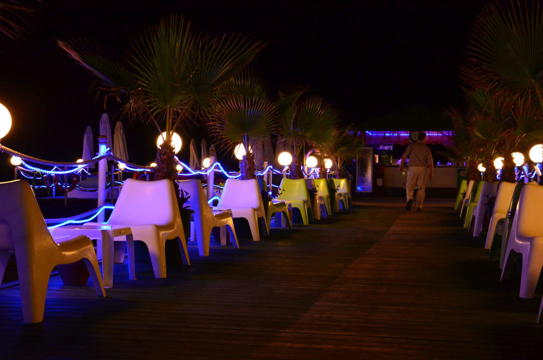 Steg zur Strandbar Hotel Delphin Diva