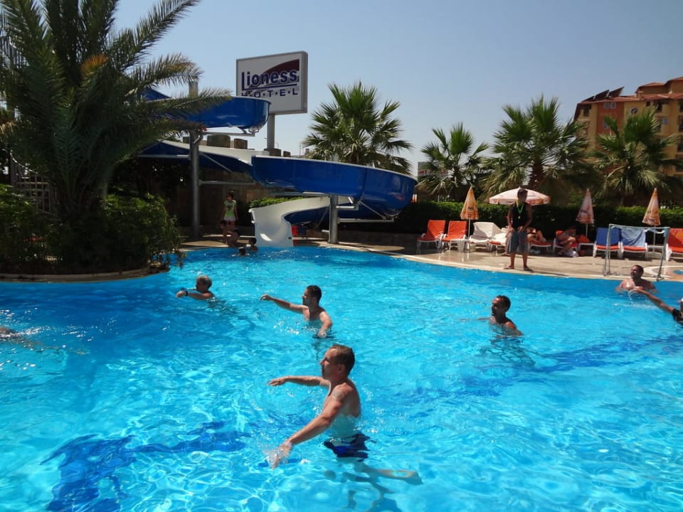 Водное поло в бассейне My Home Sky Hotel