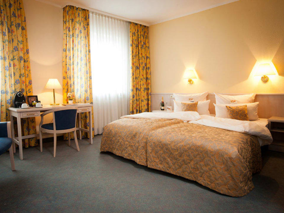 Doppelzimmer Superior mit Rheinblick Hotel Traube Rüdesheim