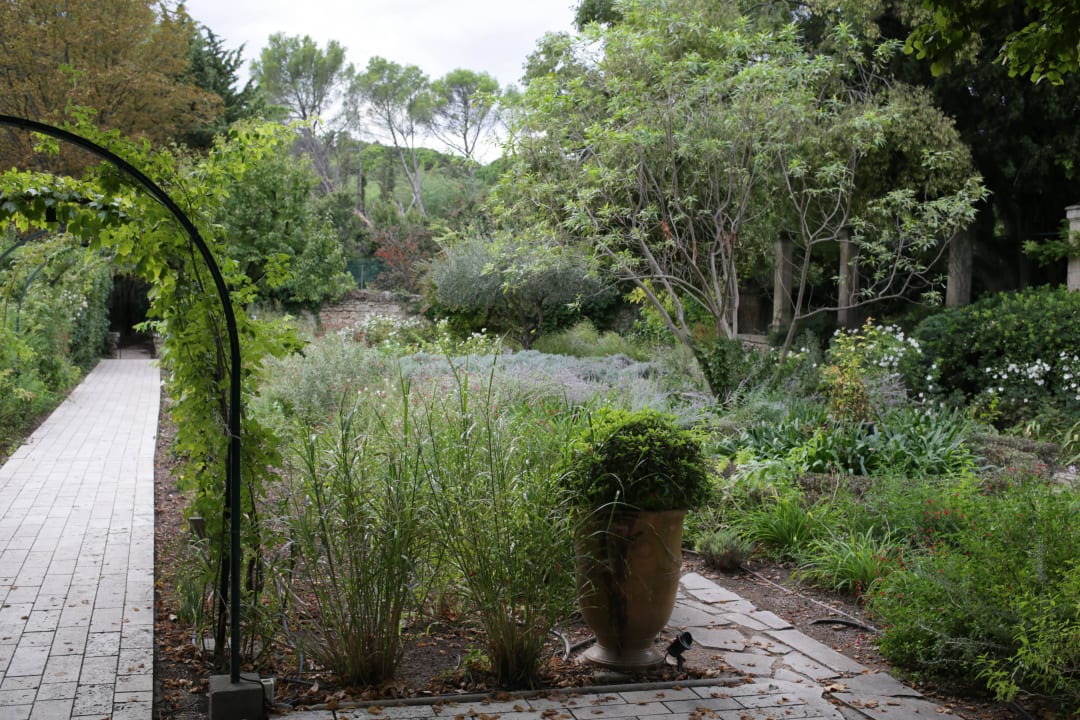 Eingang und Garten Hotel Le Prieure