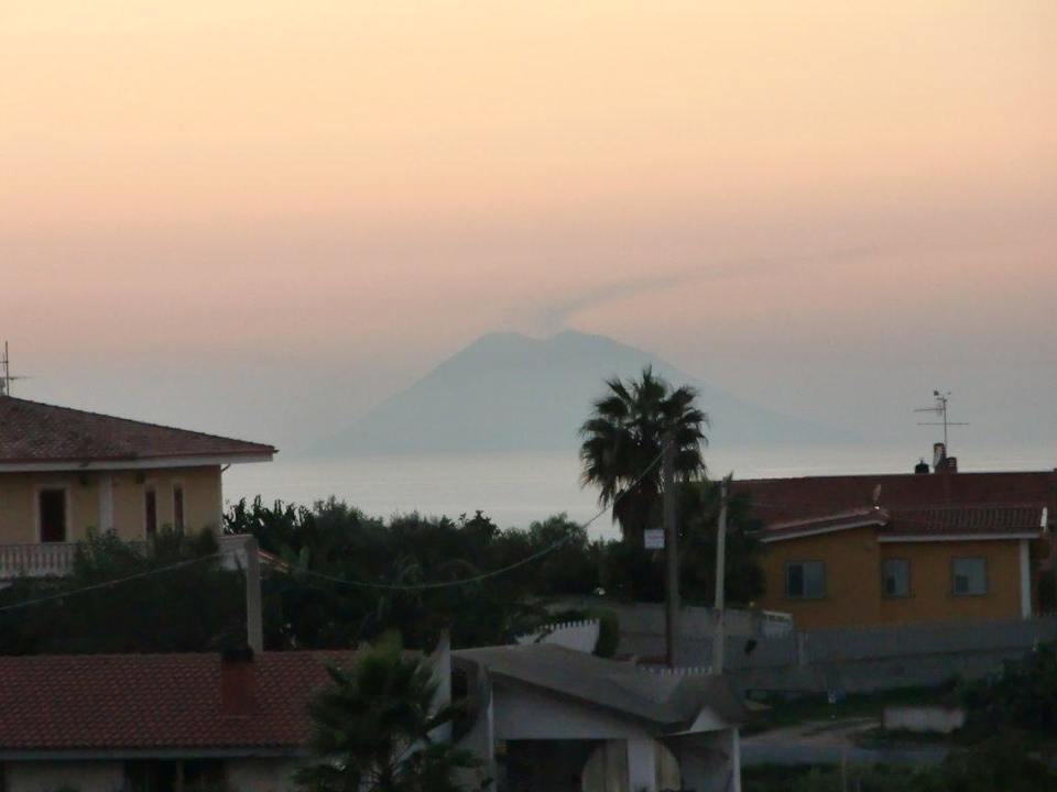 Insel Stromboli, Aussicht von der Dachterrasse Eolo Hotel