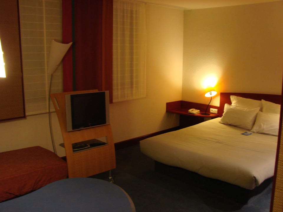 Blick ins Zimmer Suite Novotel Cannes Centre