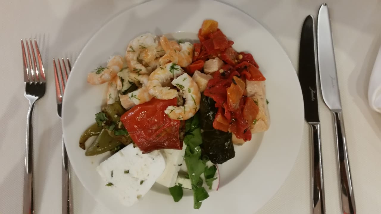 Ständig wechselnde Salate und Hauptspeisen Seashell Vega