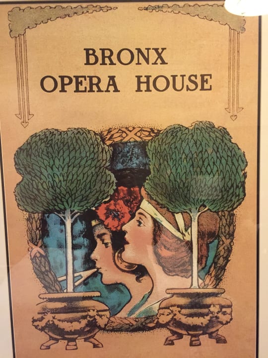 Schön hergerichtetes Inneres  Opera House Hotel