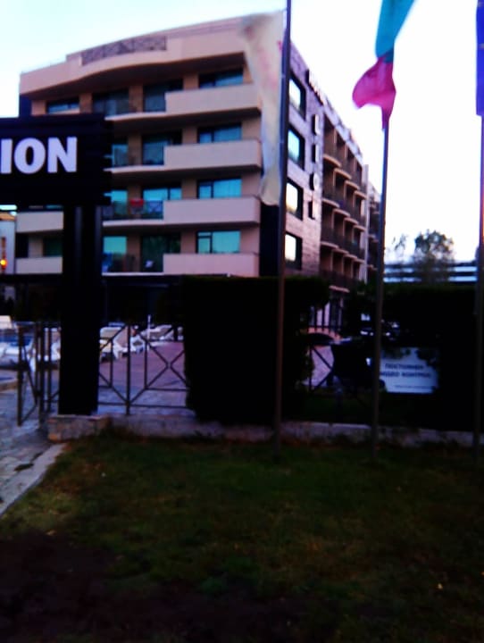 Wejscie do hotelu 1 budynek Hotel Lion Sunny Beach