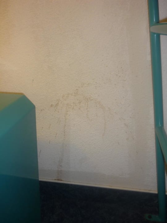 Le mur et le vomi? B&B Hôtel Marne-la-Vallée