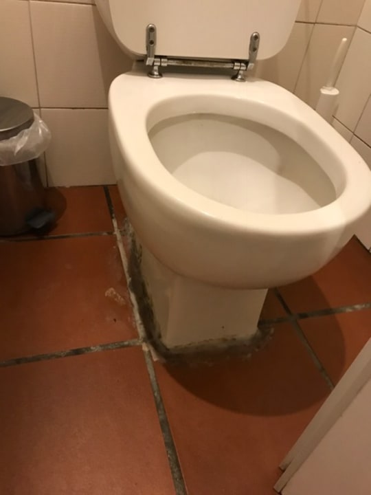 Toilette im Hotelbereich Ariotto Village