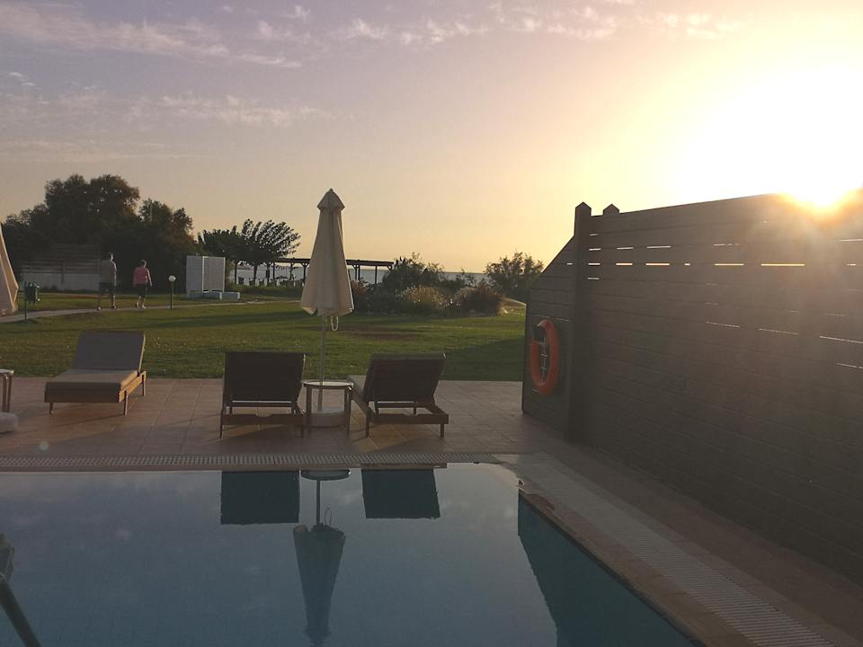 Zimmer Asterias Beach Resort