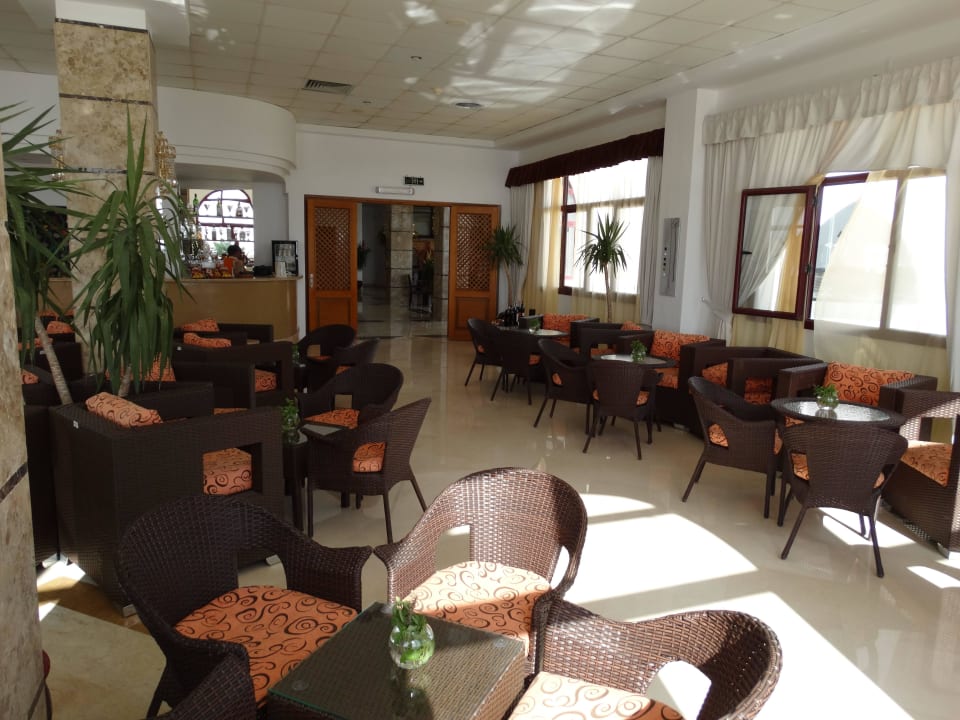 Bar bei der Lobby Hotel Gorgonia Beach Resort