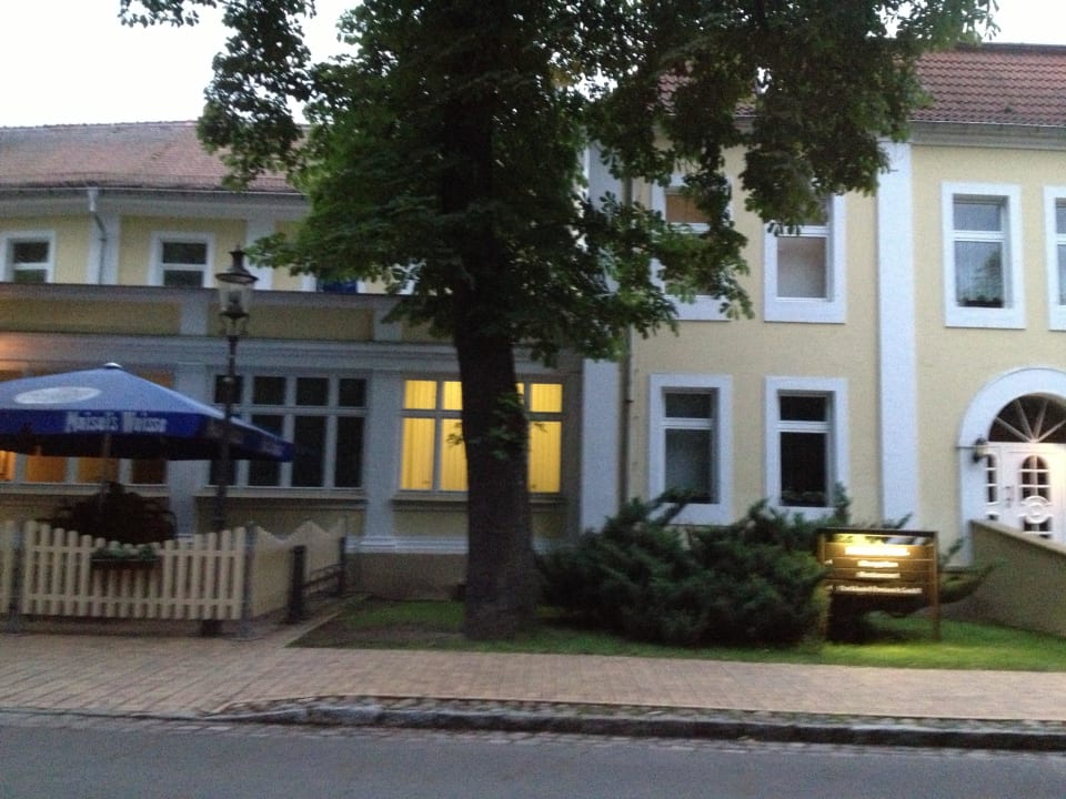 Hotel in der Abenddämmerung Parkhotel Pretzsch