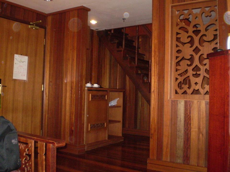 Aufgang vom Wohn- ins Schlafzimmer Aiman Batang Ai Resort & Retreat