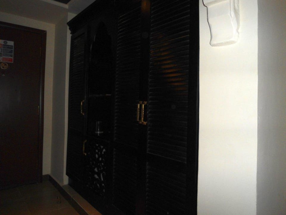 Kleiderschrank/ Minibar/ Safe Pickalbatros Palace Resort