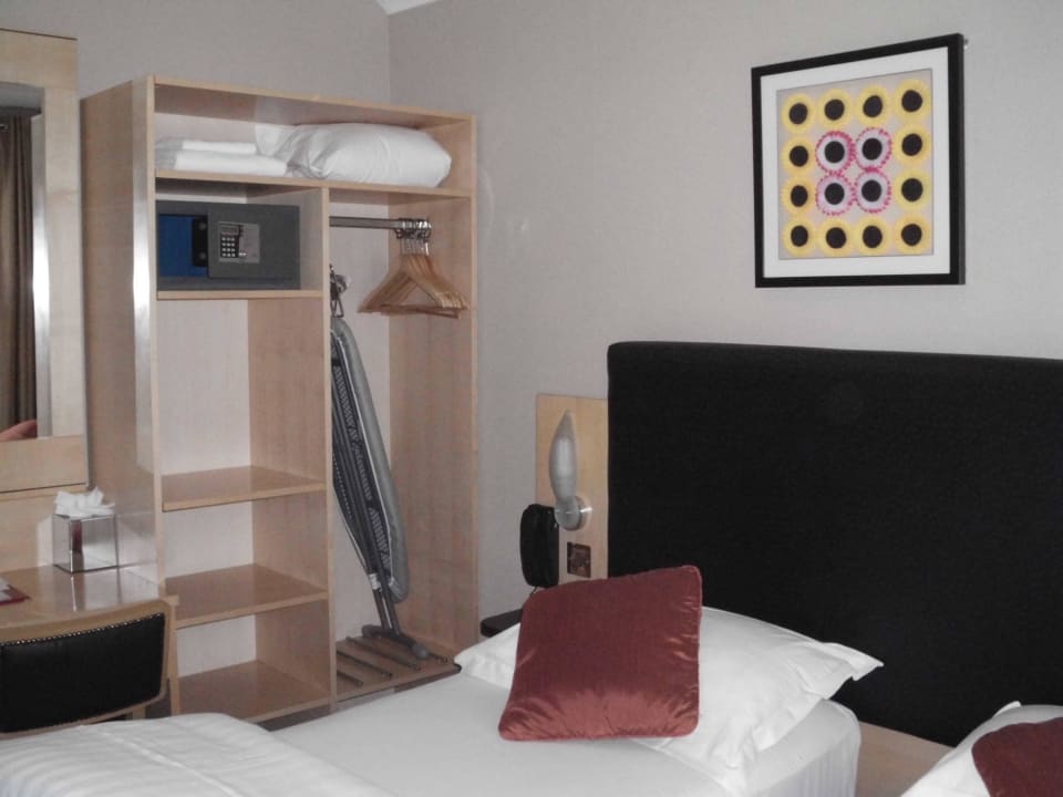 Zimmer 316 Academy Plaza Hotel