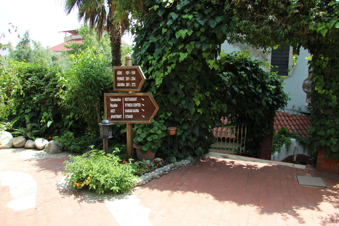 Der Weg zum Strand und Restaurant Hotel Defne Dream