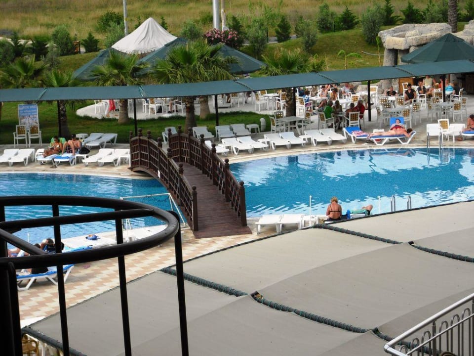 Aussicht von der Terrasse auf den Pool FUN&SUN Smart Hane Sun Hotel