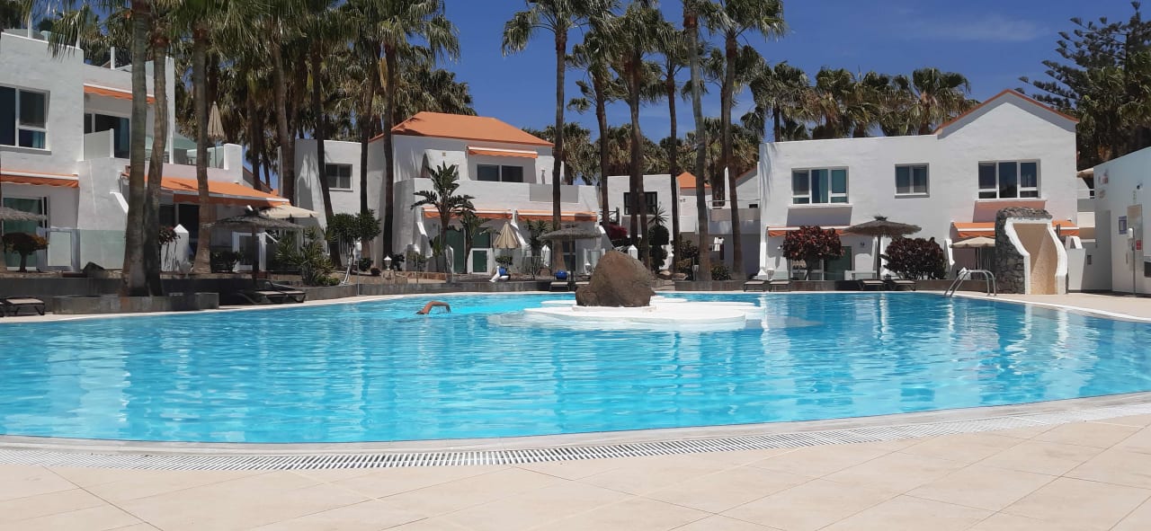 Pool Bahia Calma Beach