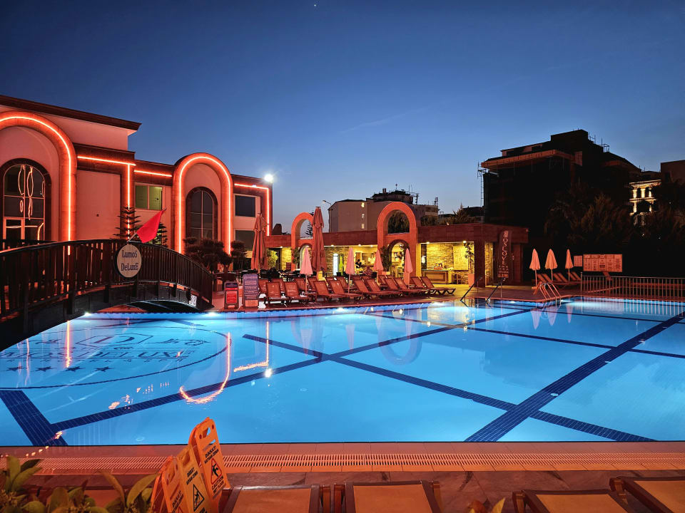 Pool The Lumos Deluxe Resort Hotel