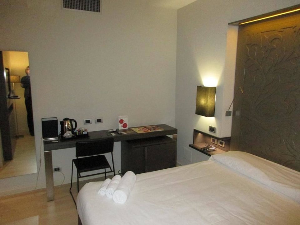 Schreibtisch Hotel Diplomatic