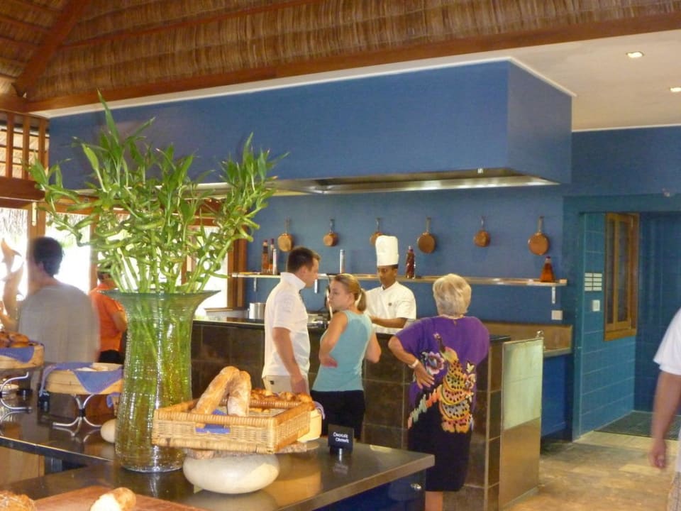 Live-cooking-Station Veligandu Maldives Resort Island