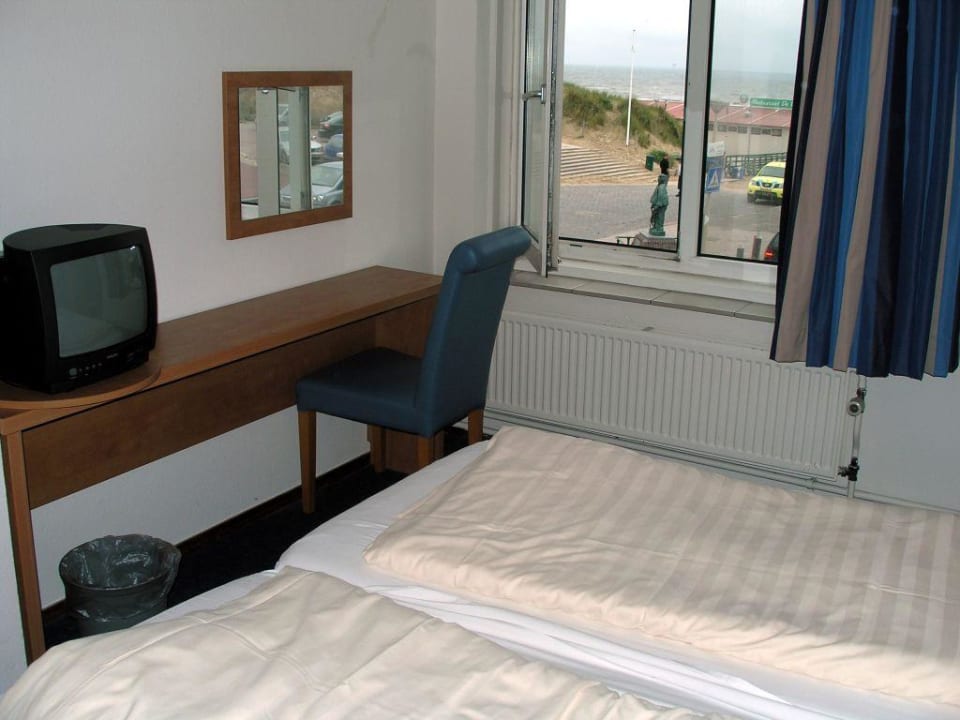 Blick aus dem Hotelfenster zum Strand Hotel De Boei