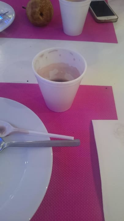 Pappbecher und löffel  Guya Wave Hotel