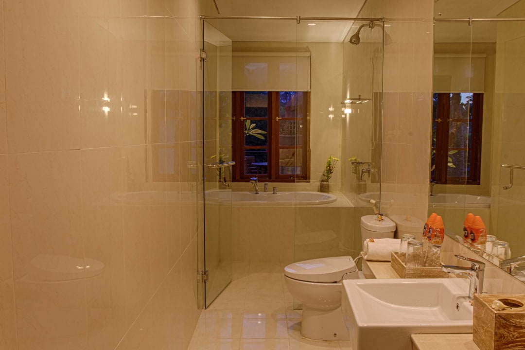 Bathtub and Shower River Sakti Resort