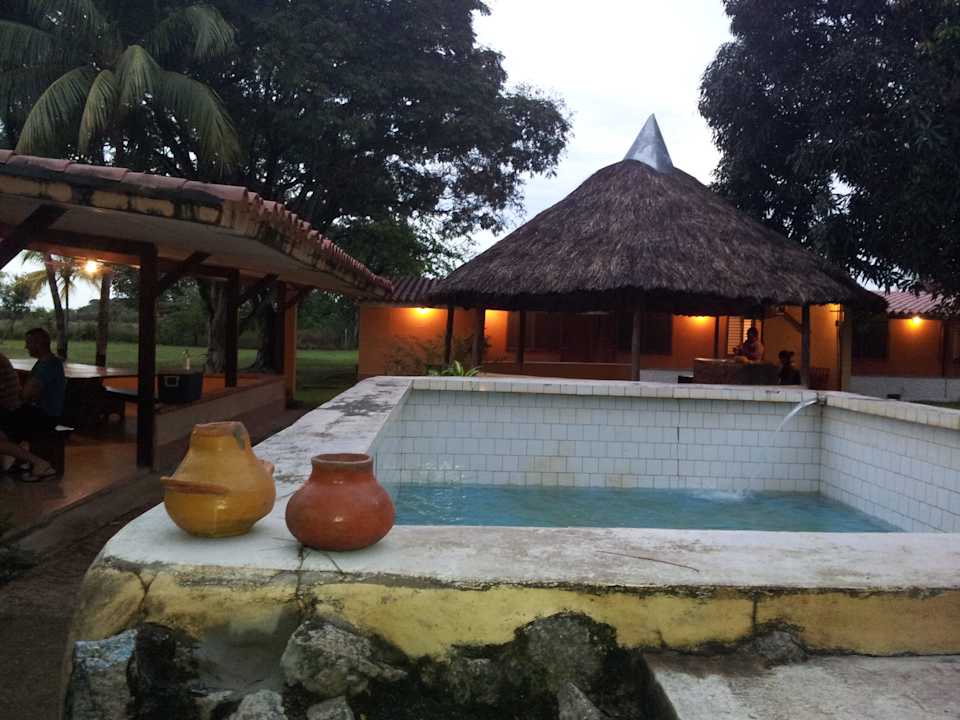 Pool beim Füllen Camp Caurama