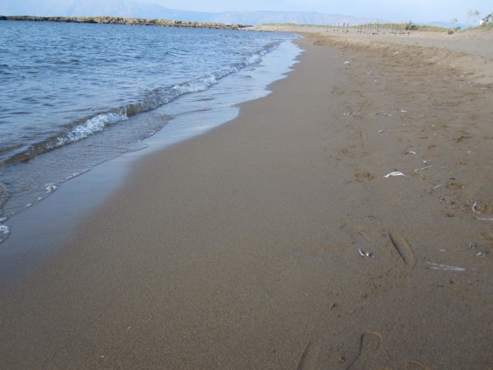 Malá písečná pláž 150m od hotelu Hotel Christina Beach