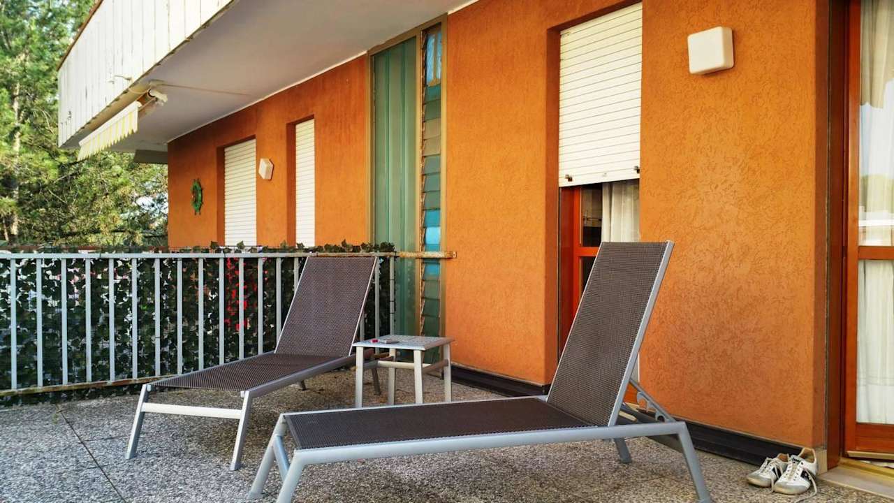 Zwei Liegestühle mit Tisch Appartamenti Pia del Faro