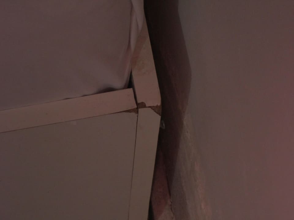 Das Bett und was darunter ist möchte keiner wissen Hotel Side Elis