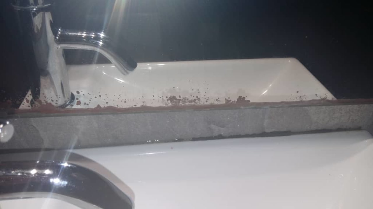 Lustro i umywalka Gardelli Resort Art Hotel