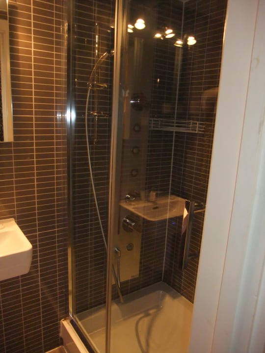 Dusche im Bad Apart Hotel 73