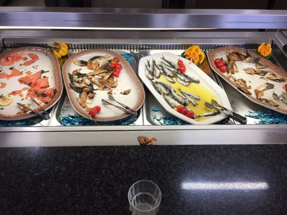 Fisch zum Frühstück  Hotel Kalithea Horizon Royal