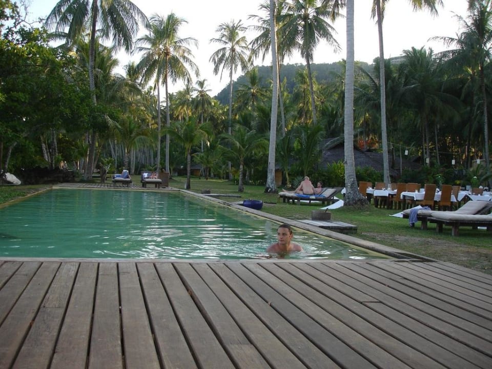 Pool im Garten mit Meerblick Hotel Koyao Island Resort