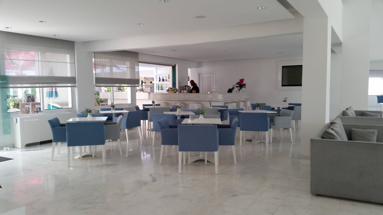 Eingangsbereich mit Bar Hotel Nissi Park